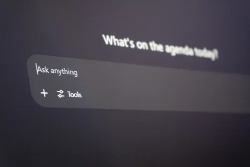 GPT-5.3 업데이트: ChatGPT가 웹 링크를 줄인다 — SEO·GEO 전략은 어떻게 바뀌나 - 2026년 3월 3일, OpenAI가 출시한 GPT-5.3 Instant는 ChatGPT 웹 검색에서 노출되는 링크 수를 의도적으로...